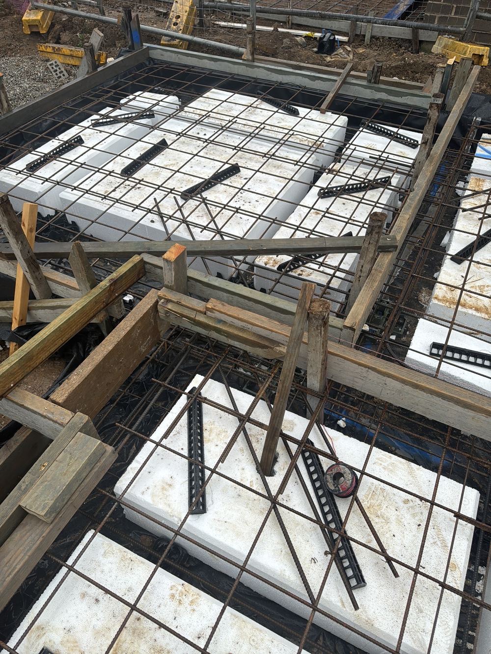 Corner bars missing at a re-entrant corner before the pour, found during a slab pre-pour inspection in Rouse Hill